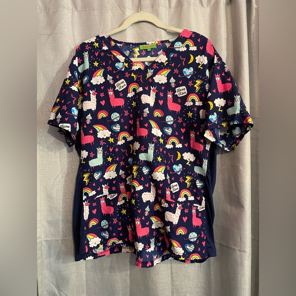 Llamas Green Town Graphic Print scrub top
